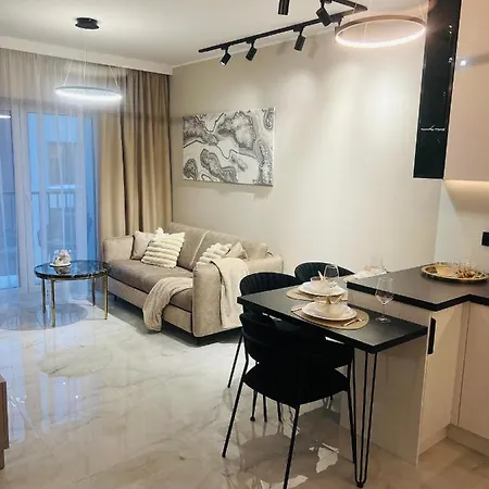 Crystal Luxury Apartment With Free Parking In Cracow For 4 Guests-3